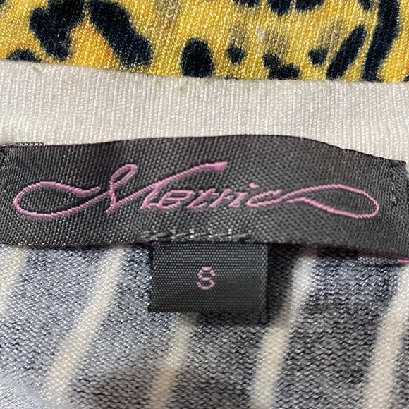 Metrics gold/Blk animal pattern longsleeves beaded sweater. Size small - Picture 5 of 10